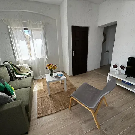 Sena Apartment *